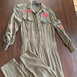 Super fun army green jumpsuit